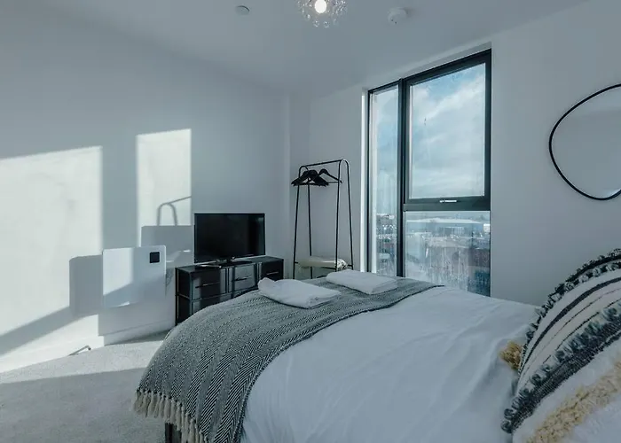 Stunning 2-Bed Premium Apartment - Free Wi-Fi