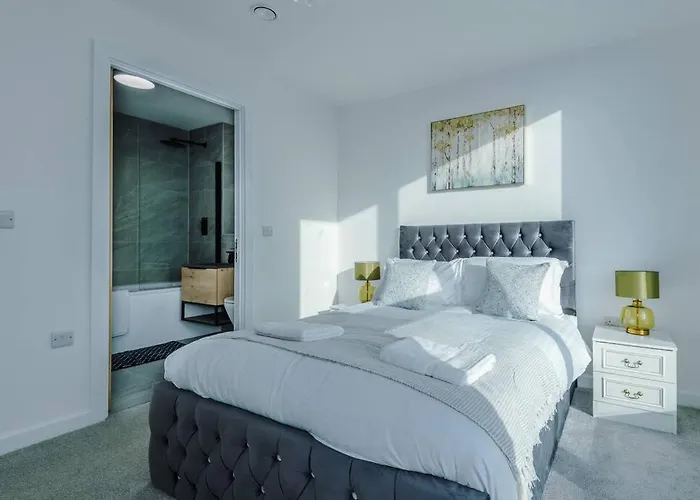 Stunning 2-Bed Premium Apartment - Free Wi-Fi
