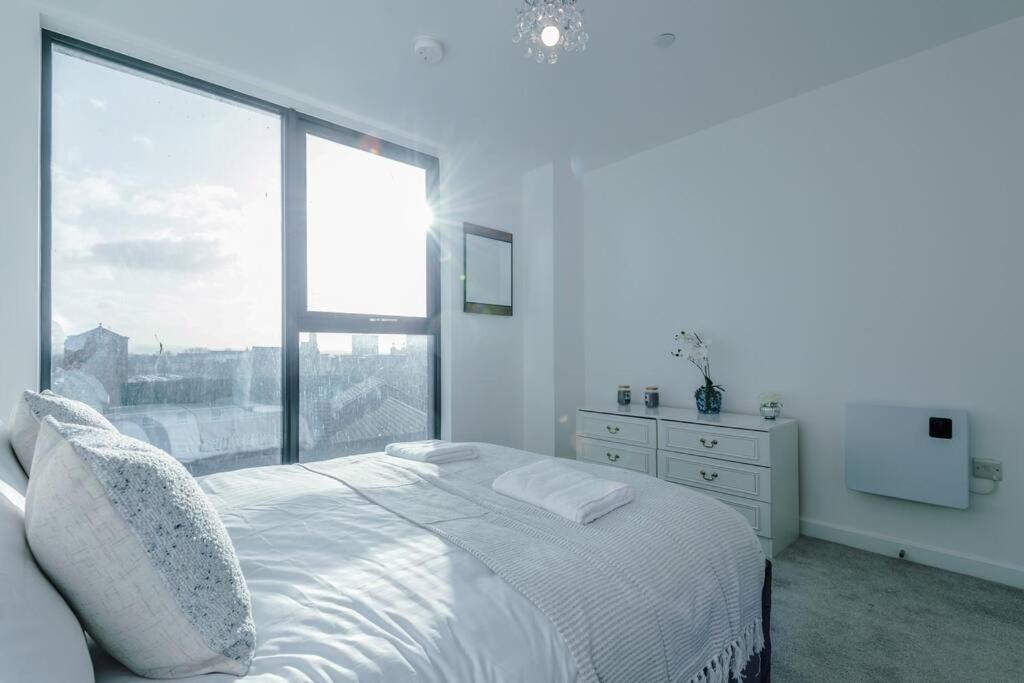 Stunning 2-bed Premium - Free Wi-fi Apartment *