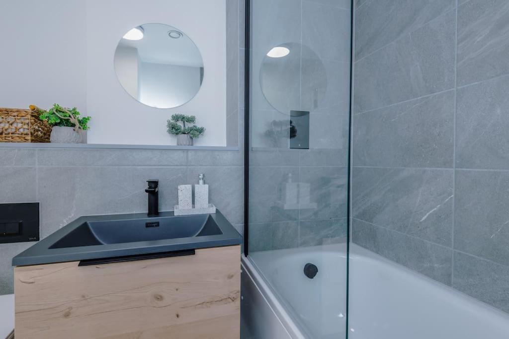 Stunning 2-bed Premium - Free Wi-fi