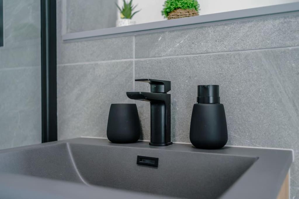 Stunning 2-bed Premium - Free Wi-fi *