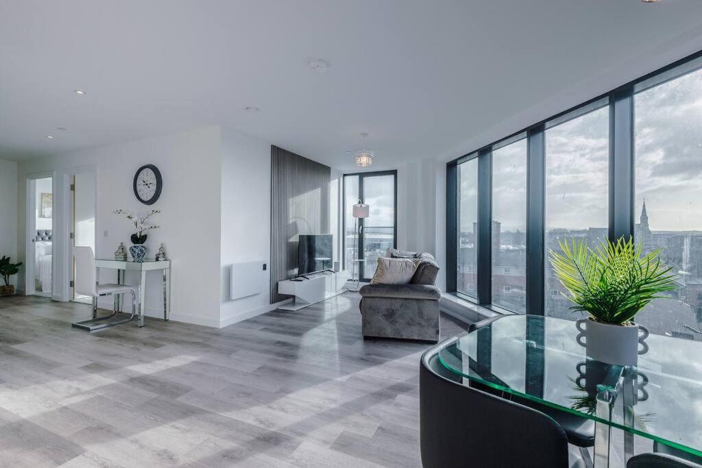 Stunning 2-bed Premium - Free Wi-fi Apartment